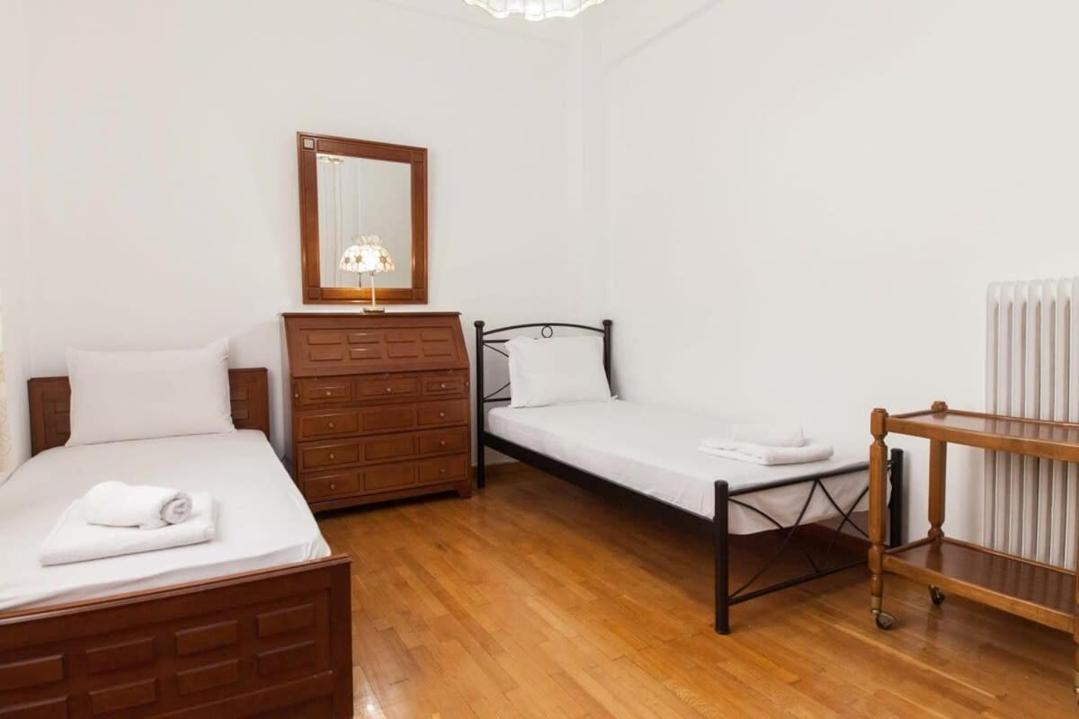 Charming Vintage 2Br Apartment With Balcony In Koukaki Атина Екстериор снимка