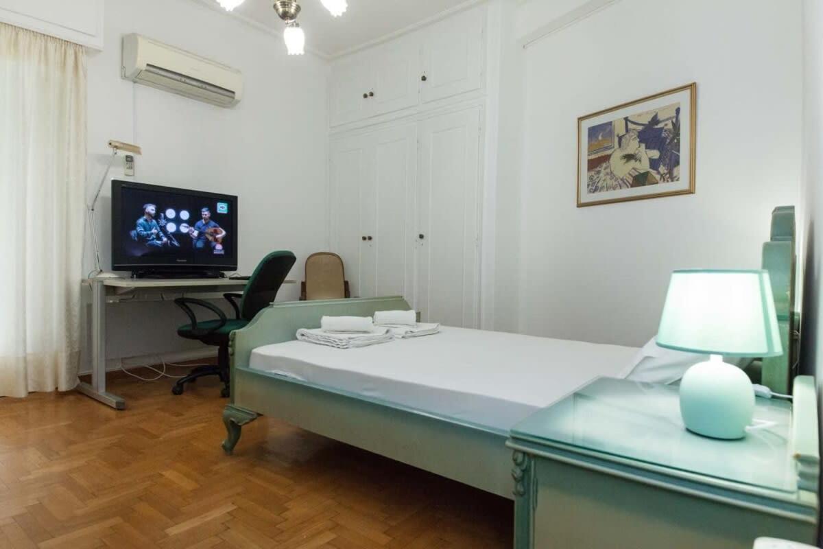Charming Vintage 2Br Apartment With Balcony In Koukaki Атина Екстериор снимка