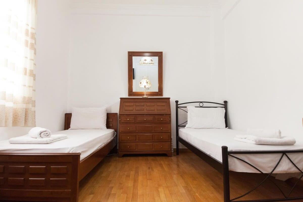 Charming Vintage 2Br Apartment With Balcony In Koukaki Атина Екстериор снимка